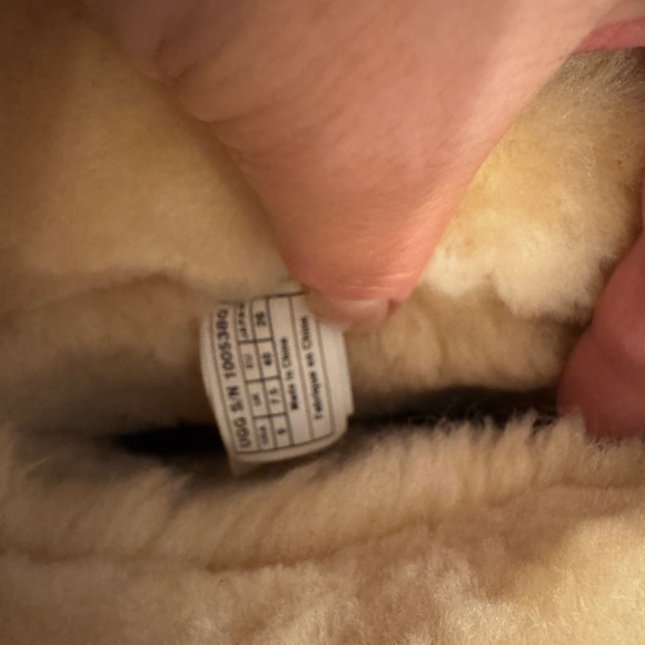 UGG Becket boot size 9 - Picture 3 of 6